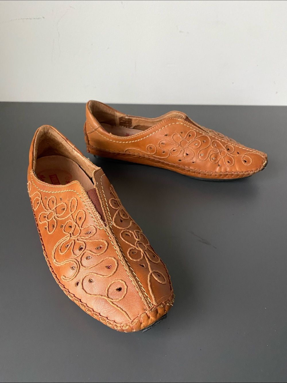PIKOLINOS Caramel Brown Embroidered Leather Drivers Loafers Sz 39 US 8.5-9 Boho